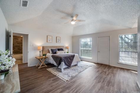 9502 Woodland Hills San Antonio TX 78250