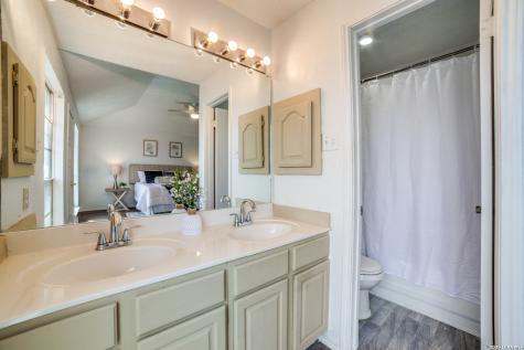 9502 Woodland Hills San Antonio TX 78250