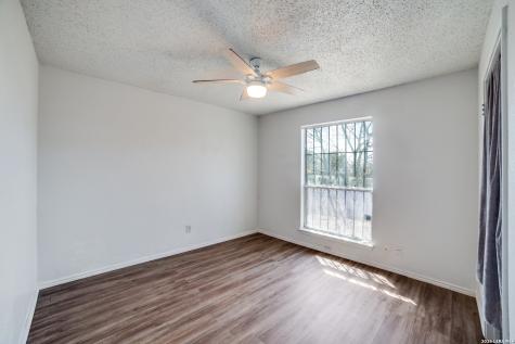 9502 Woodland Hills San Antonio TX 78250