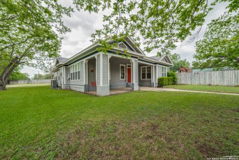 1009 5th Street Floresville TX 78114