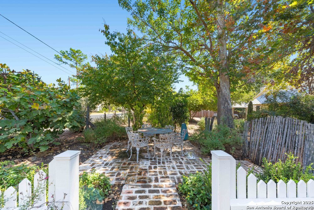 105 E. Centre Street Fredericksburg TX 78624