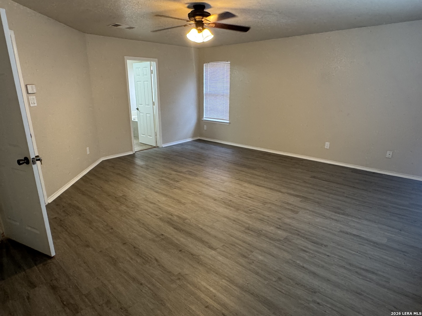 6935 Elmwood Crest Live Oak TX 78233