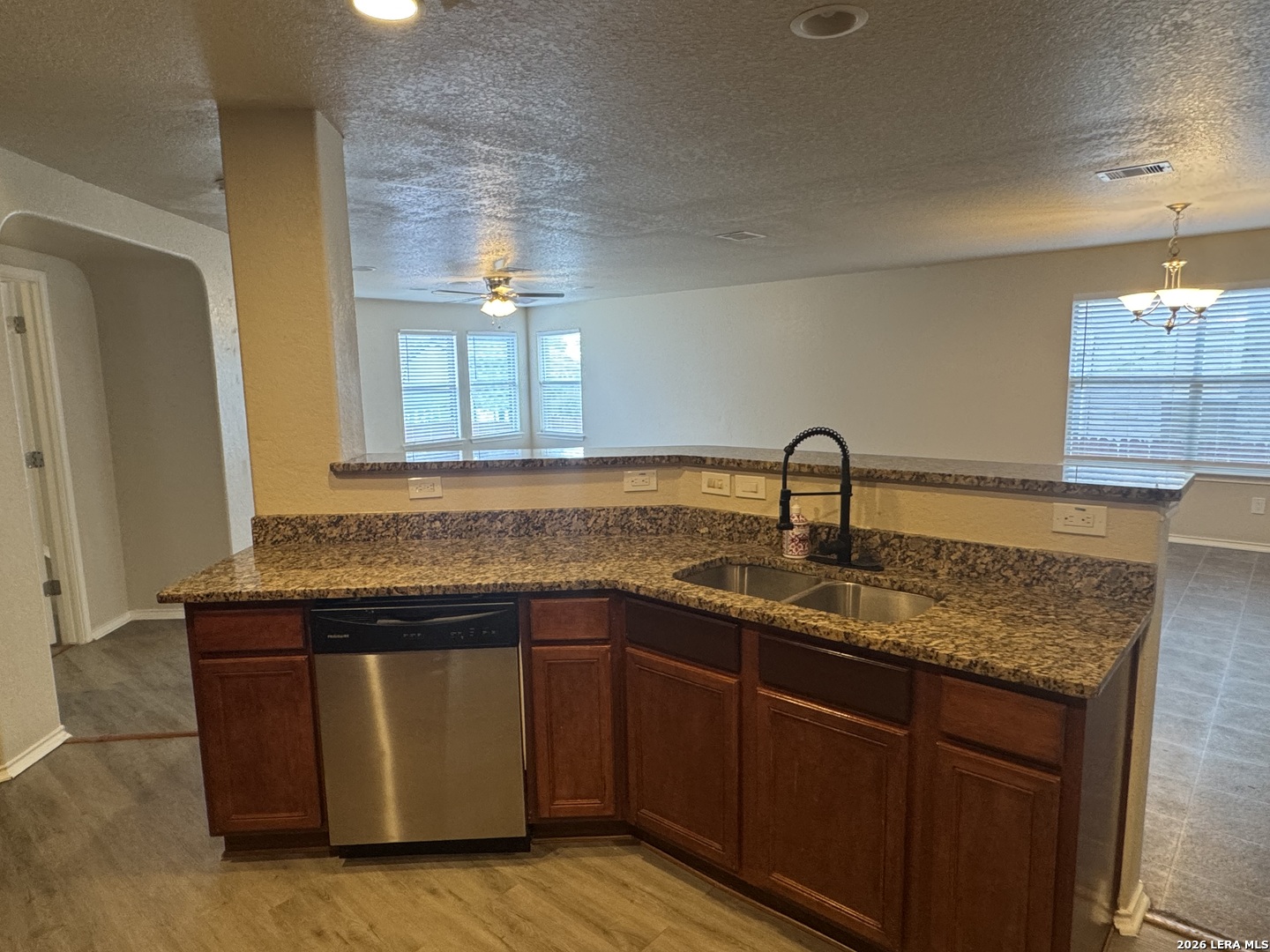 6935 Elmwood Crest Live Oak TX 78233