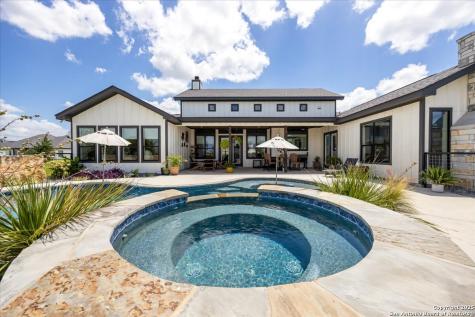 317 Farmstead Seguin TX 78155