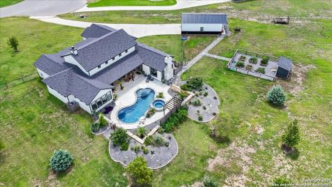 317 Farmstead Seguin TX 78155