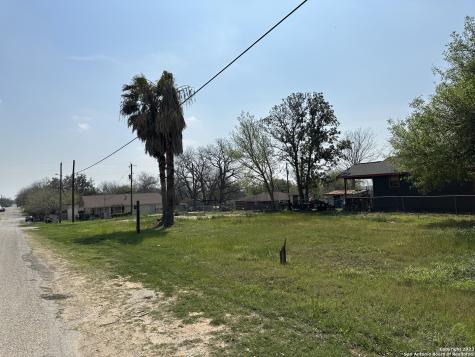 921 Block Street Floresville TX 78114