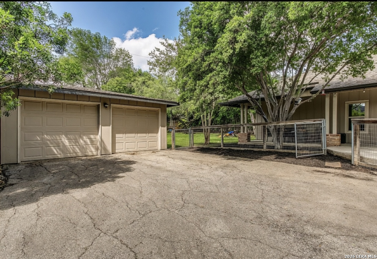 411 Garraty Road Terrell Hills TX 78209