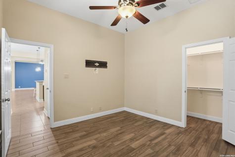 813 County Road 375 San Antonio TX 78253
