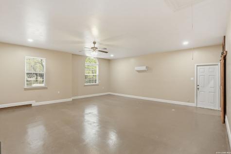 813 County Road 375 San Antonio TX 78253