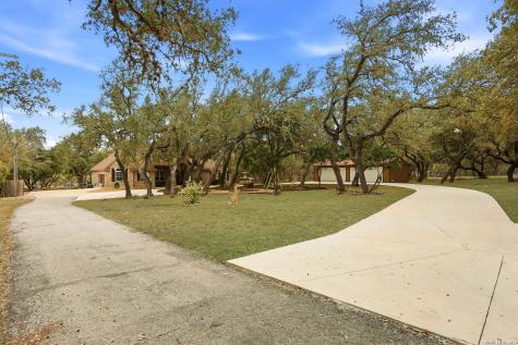 813 County Road 375 San Antonio TX 78253