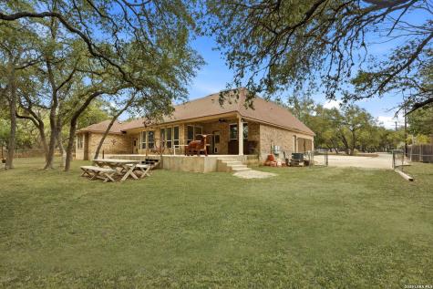 813 County Road 375 San Antonio TX 78253