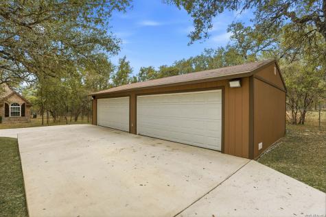 813 County Road 375 San Antonio TX 78253