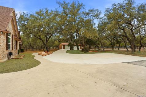813 County Road 375 San Antonio TX 78253