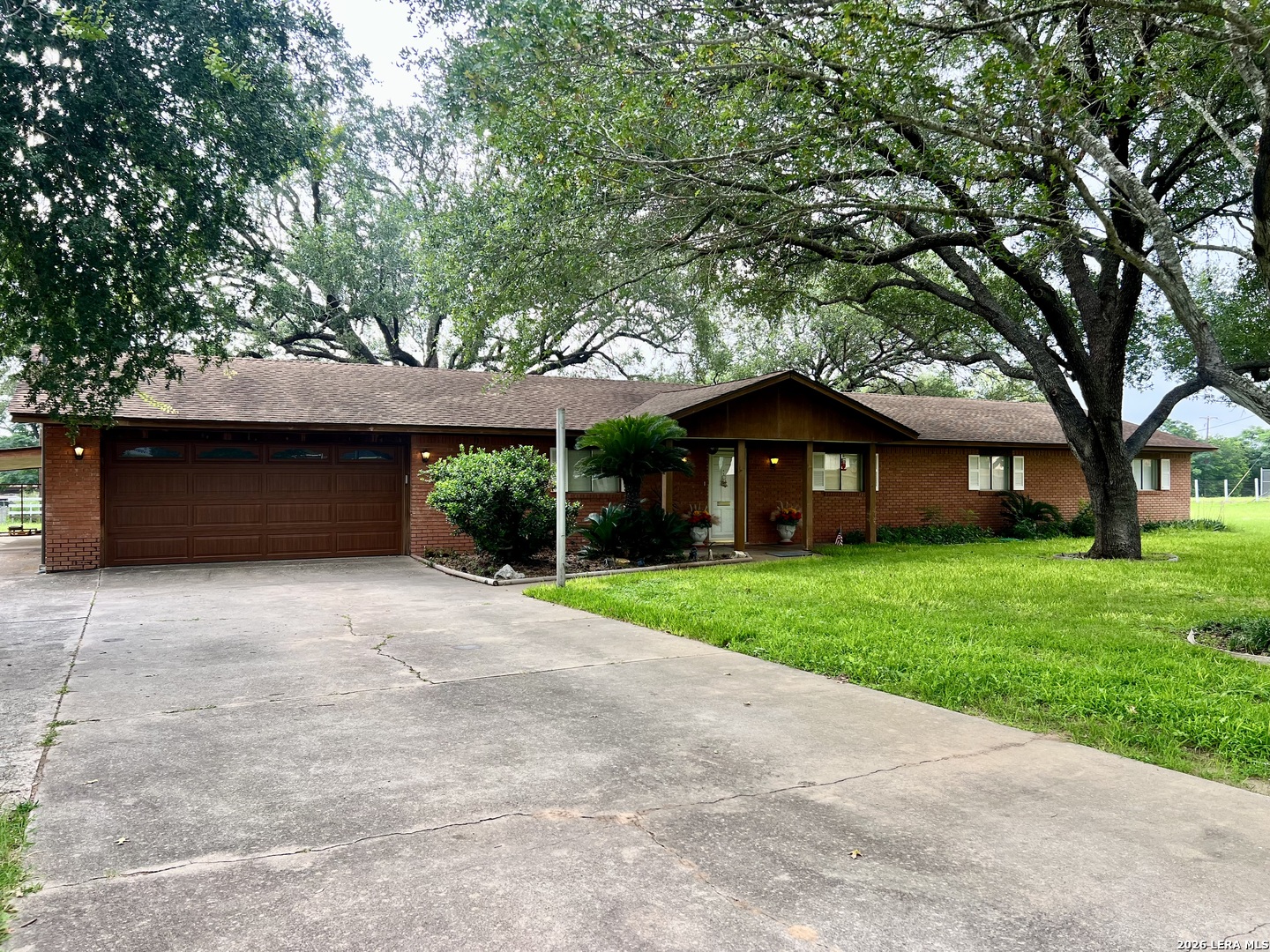 902 Oakridge Drive Pleasanton TX 78064