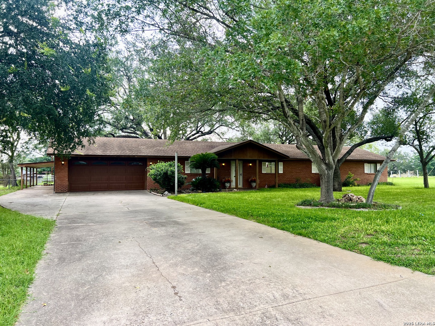 902 Oakridge Drive Pleasanton TX 78064