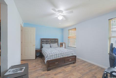 1439 W Ridgewood Court San Antonio TX 78201