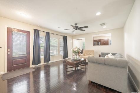 1439 W Ridgewood Court San Antonio TX 78201