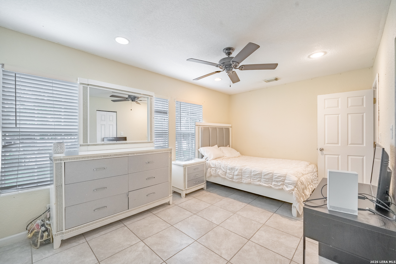 1439 W Ridgewood Court San Antonio TX 78201