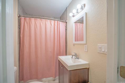 1439 W Ridgewood Court San Antonio TX 78201