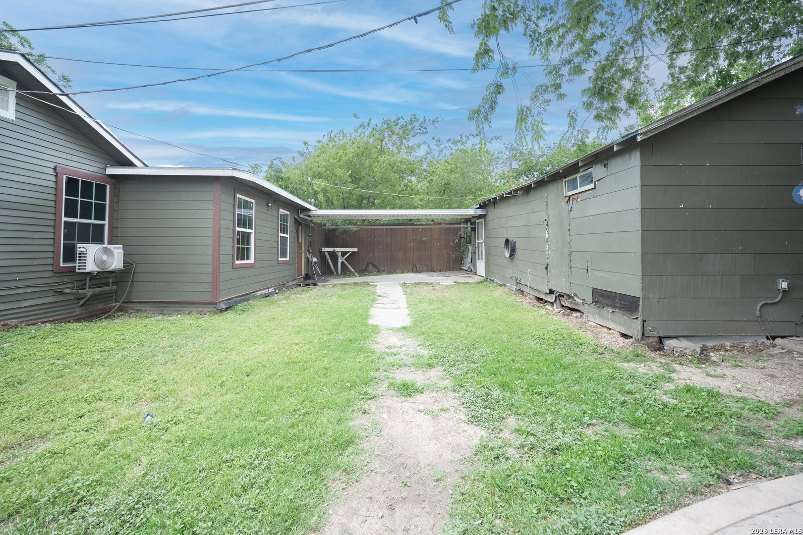 1439 W Ridgewood Court San Antonio TX 78201