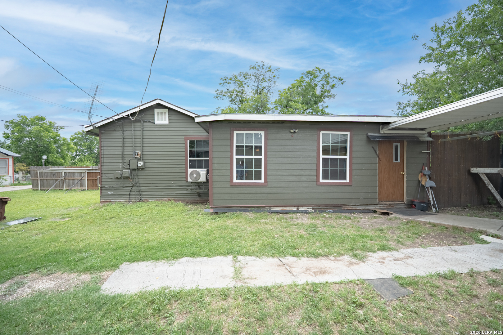 1439 W Ridgewood Court San Antonio TX 78201