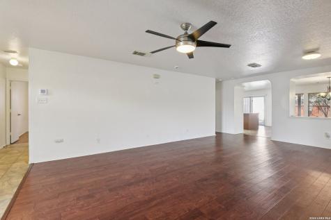 5015 Viking Coral San Antonio TX 78244