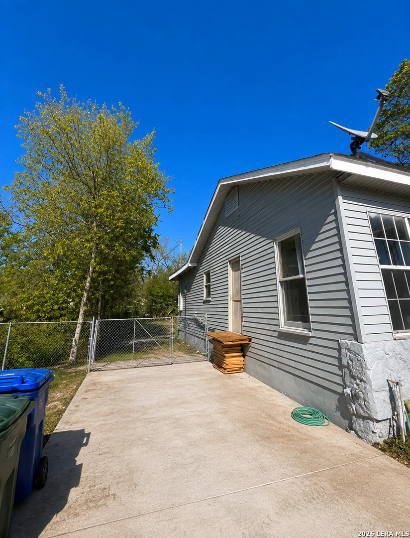 427 Cravens Avenue San Antonio TX 78223