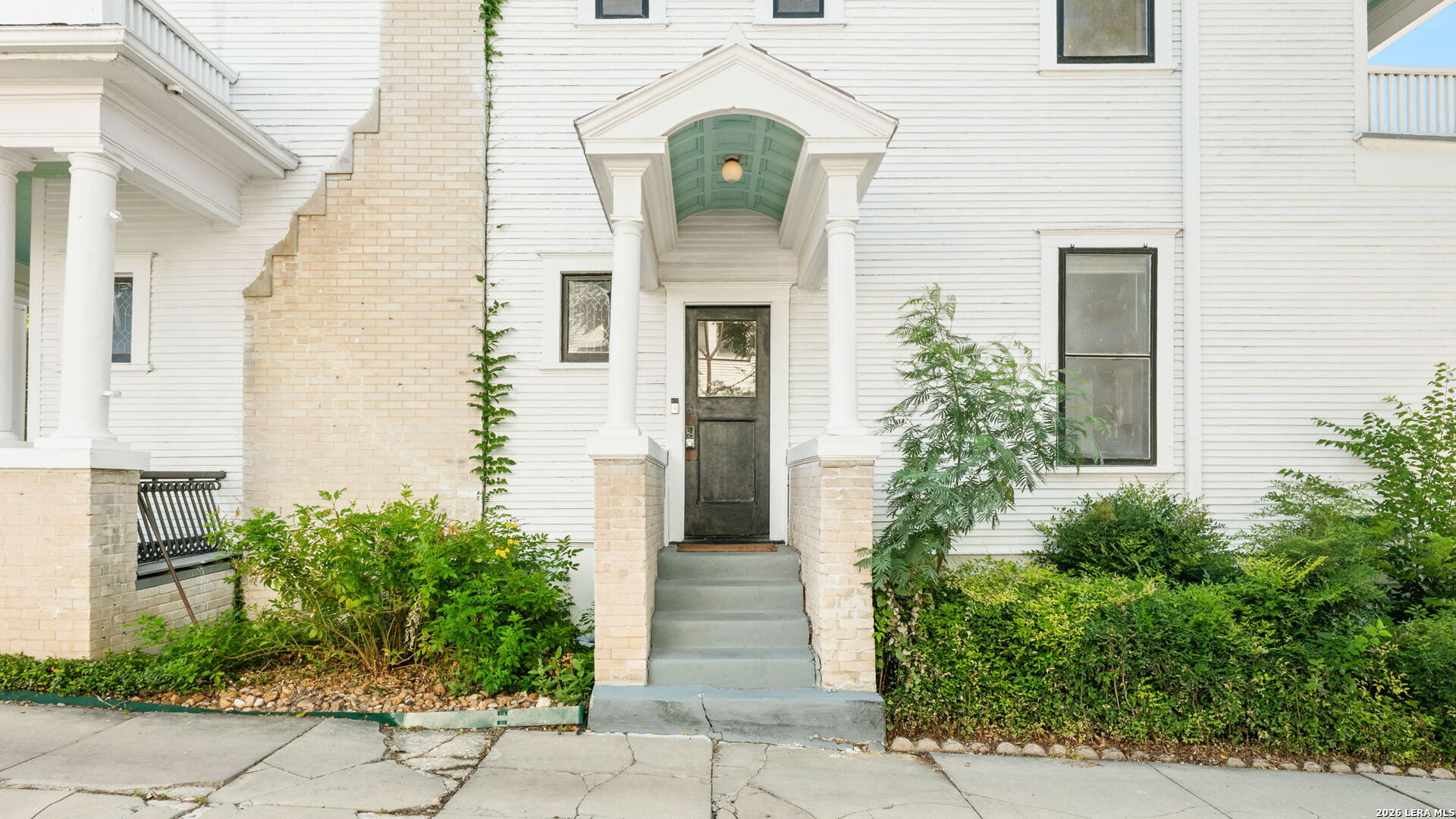 932 W Woodlawn Avenue San Antonio TX 78201