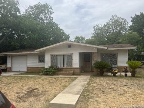 418 E Cedar Street Seguin TX 78155
