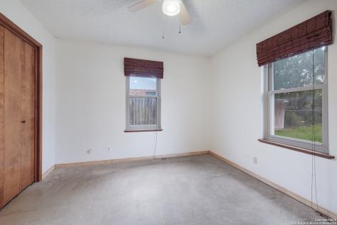 1415 Longhorn Floresville TX 78114