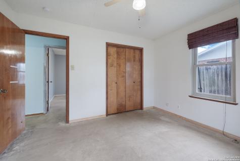 1415 Longhorn Floresville TX 78114