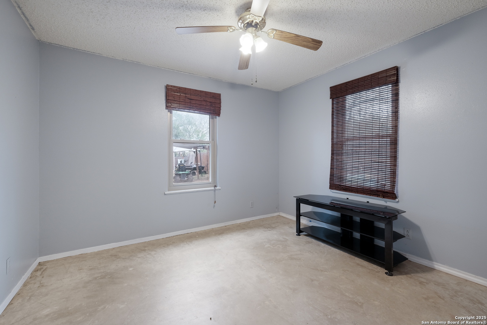 1415 Longhorn Floresville TX 78114