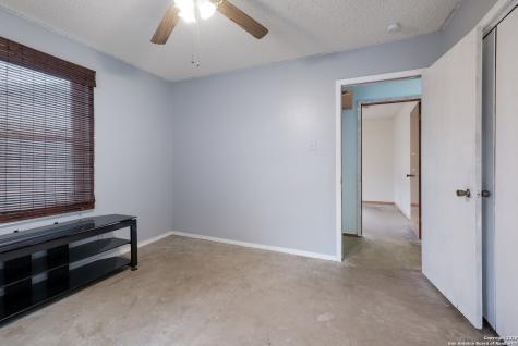 1415 Longhorn Floresville TX 78114