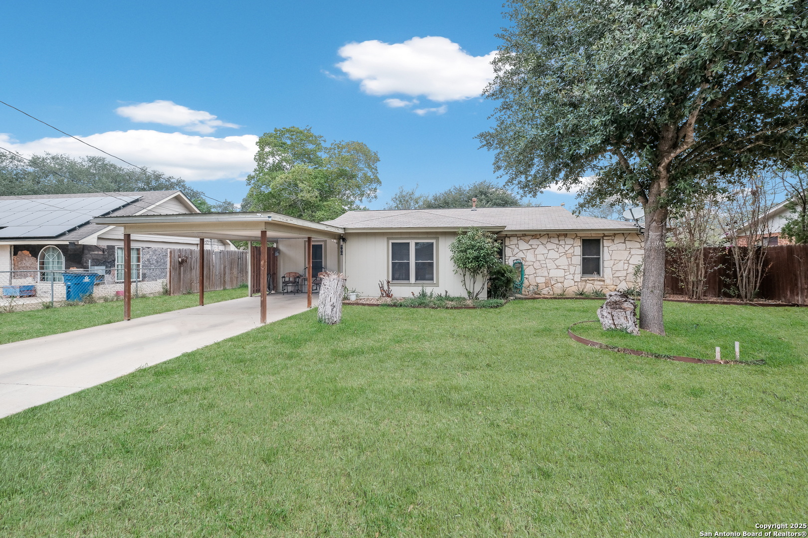 1415 Longhorn Floresville TX 78114