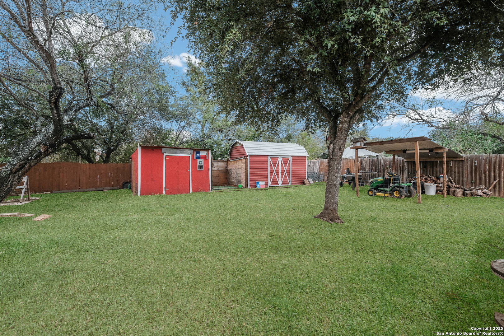 1415 Longhorn Floresville TX 78114