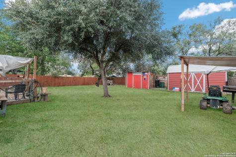 1415 Longhorn Floresville TX 78114