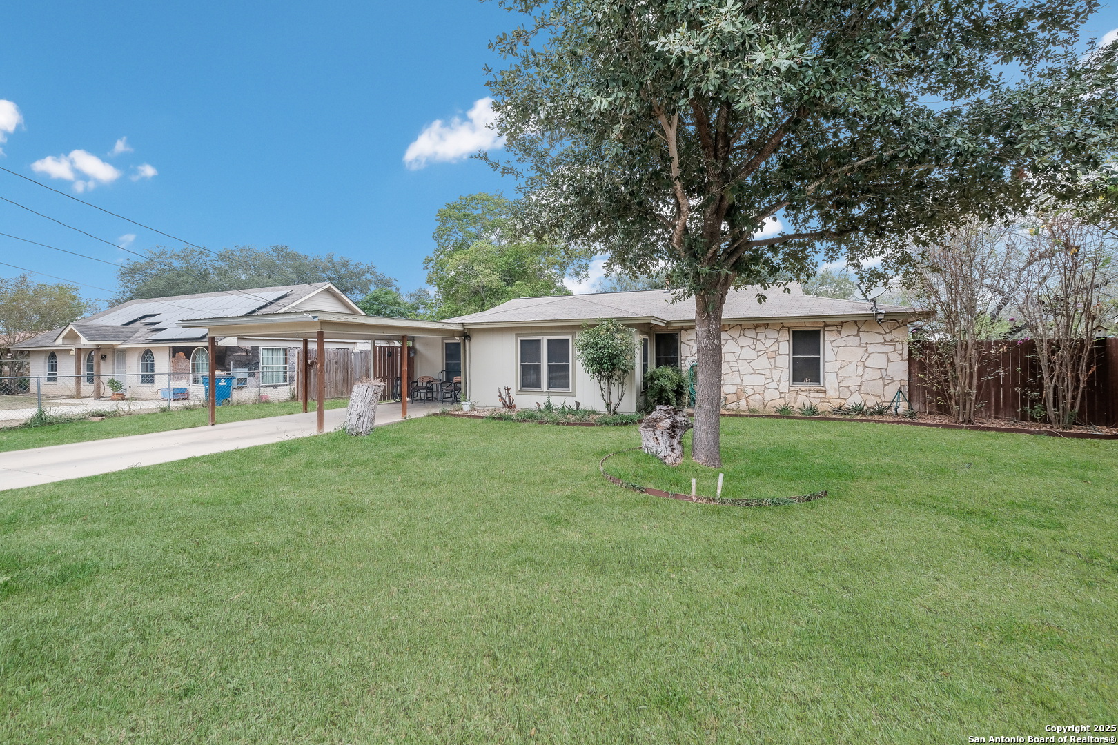 1415 Longhorn Floresville TX 78114