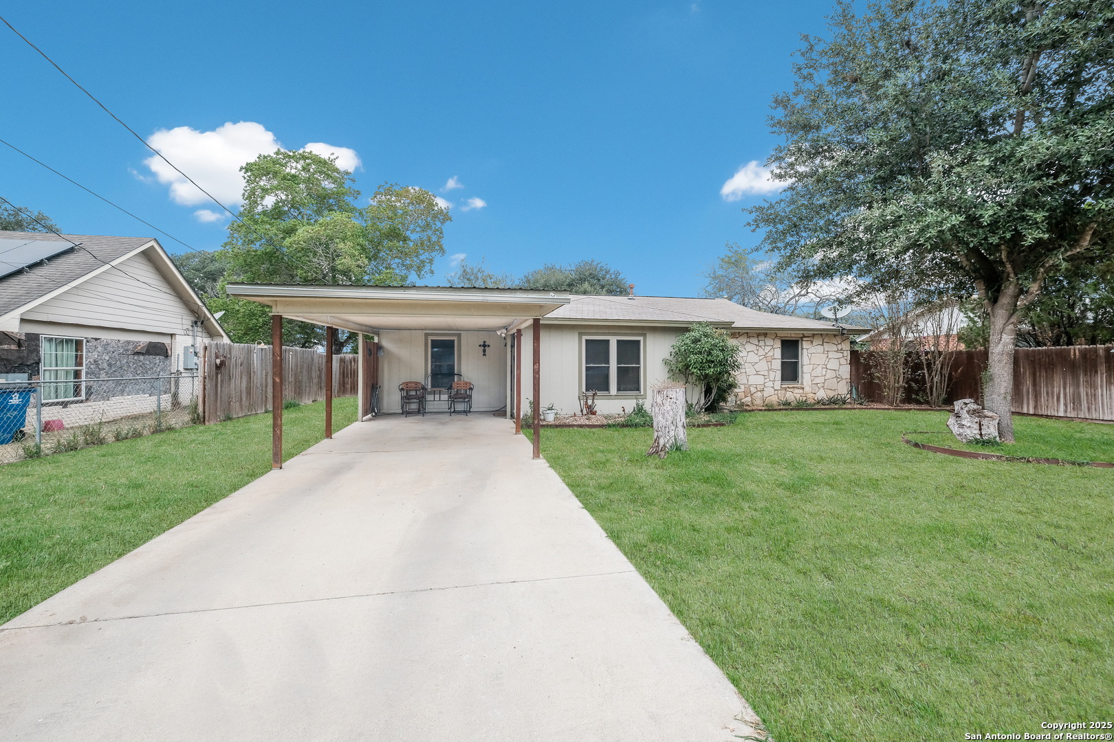 1415 Longhorn Floresville TX 78114
