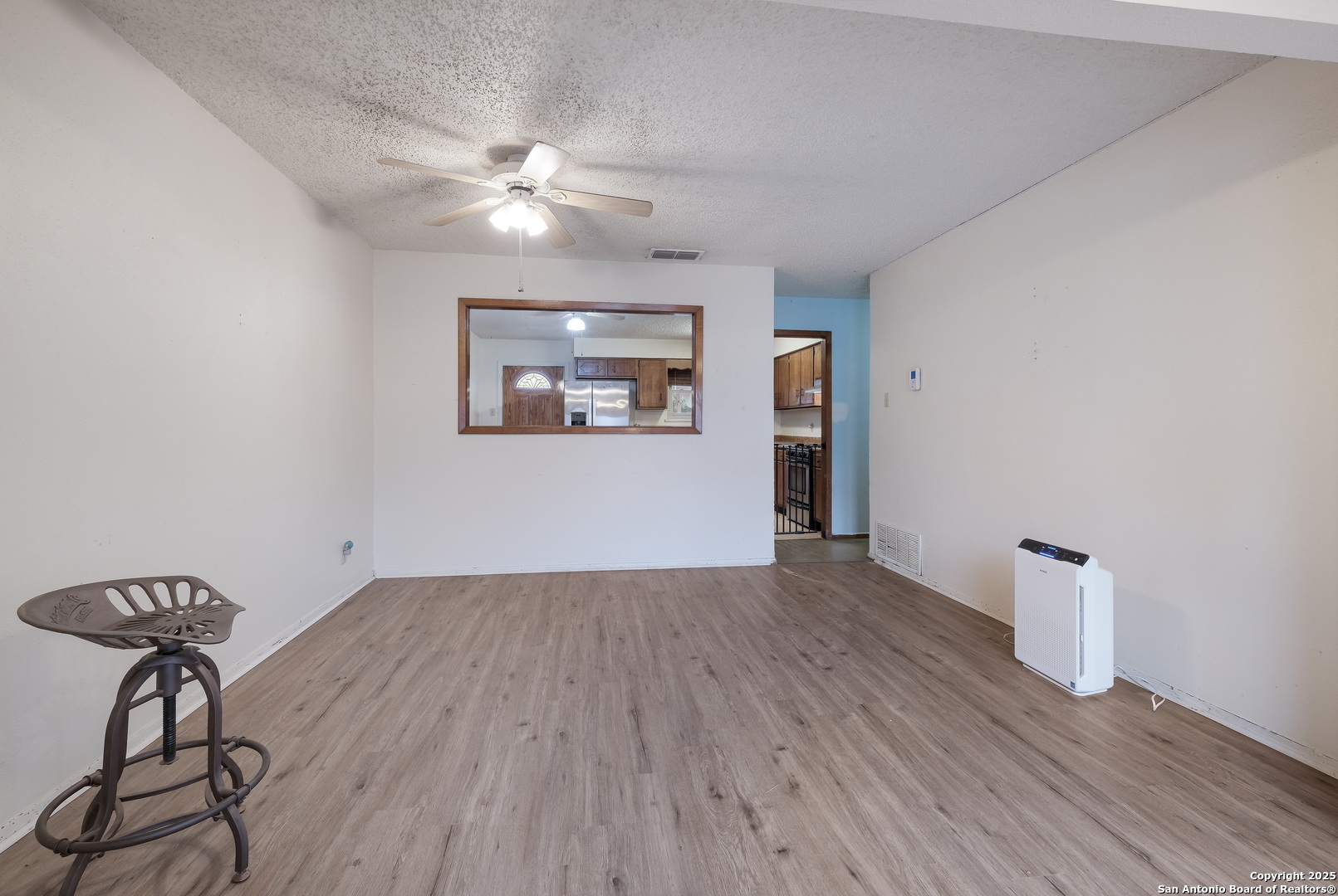 1415 Longhorn Floresville TX 78114