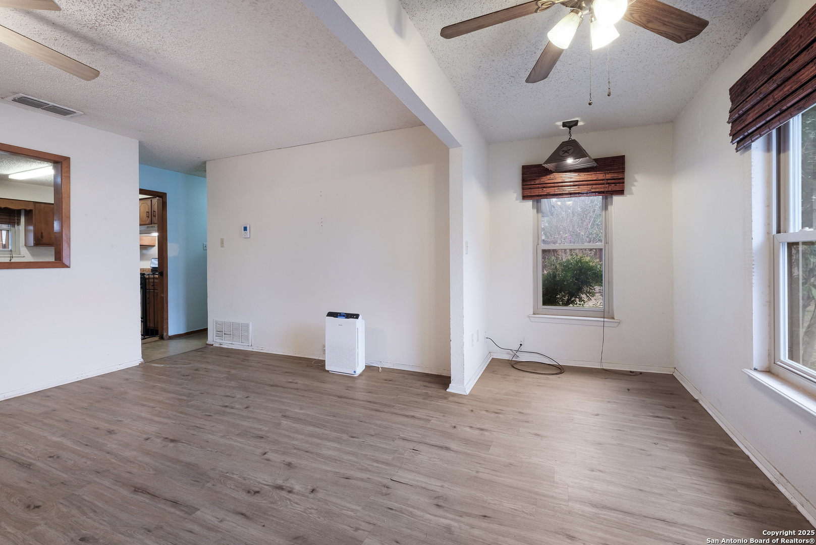 1415 Longhorn Floresville TX 78114