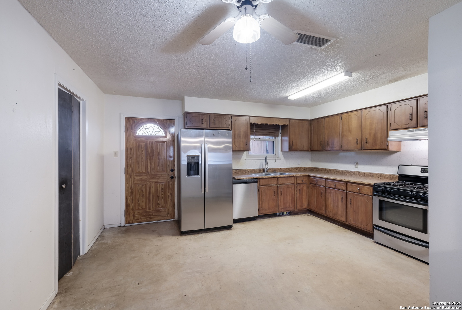1415 Longhorn Floresville TX 78114
