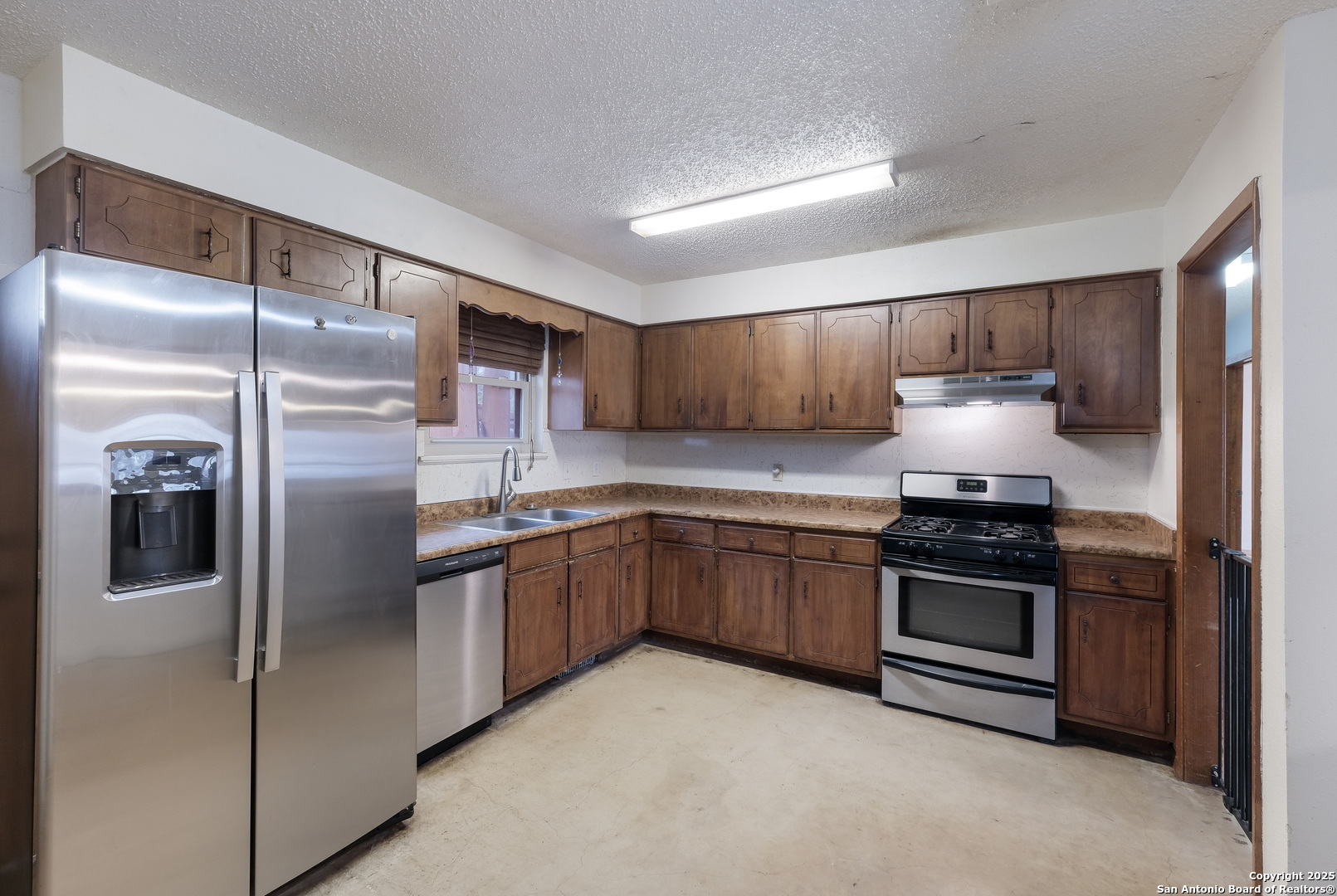 1415 Longhorn Floresville TX 78114
