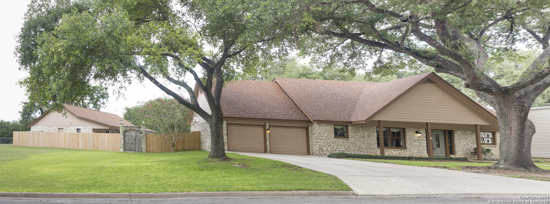117 W Hampton Drive Seguin TX 78155
