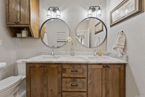 120 Magnolia La Vernia TX 78121