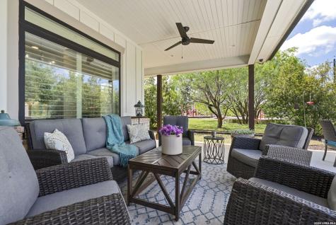 120 Magnolia La Vernia TX 78121