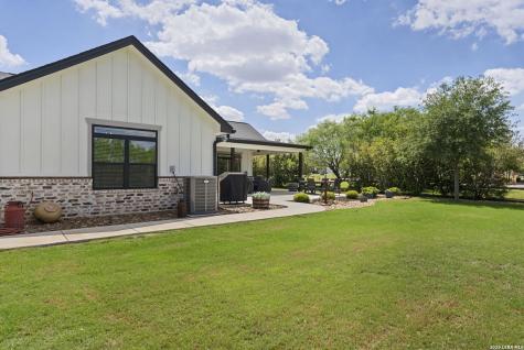 120 Magnolia La Vernia TX 78121