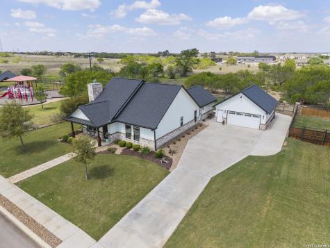 120 Magnolia La Vernia TX 78121