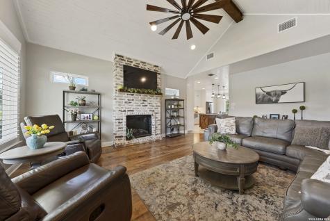 120 Magnolia La Vernia TX 78121