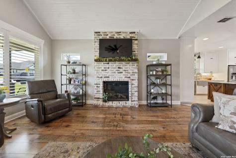 120 Magnolia La Vernia TX 78121