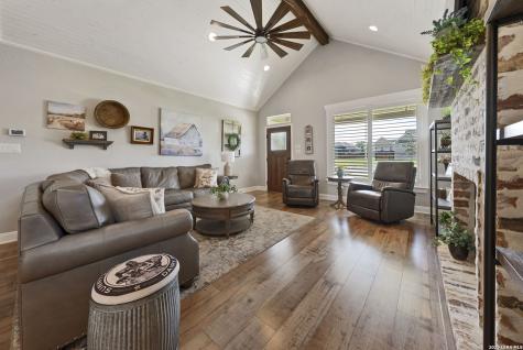 120 Magnolia La Vernia TX 78121